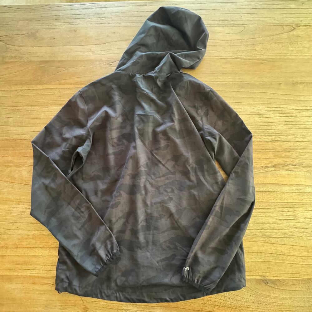 Vuori Black Camo Women's Windbreaker - Size M - Picture 2 of 6